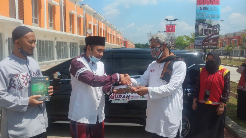 PDUI Kota Bekasi dan IDC Sebar Wakaf Quran