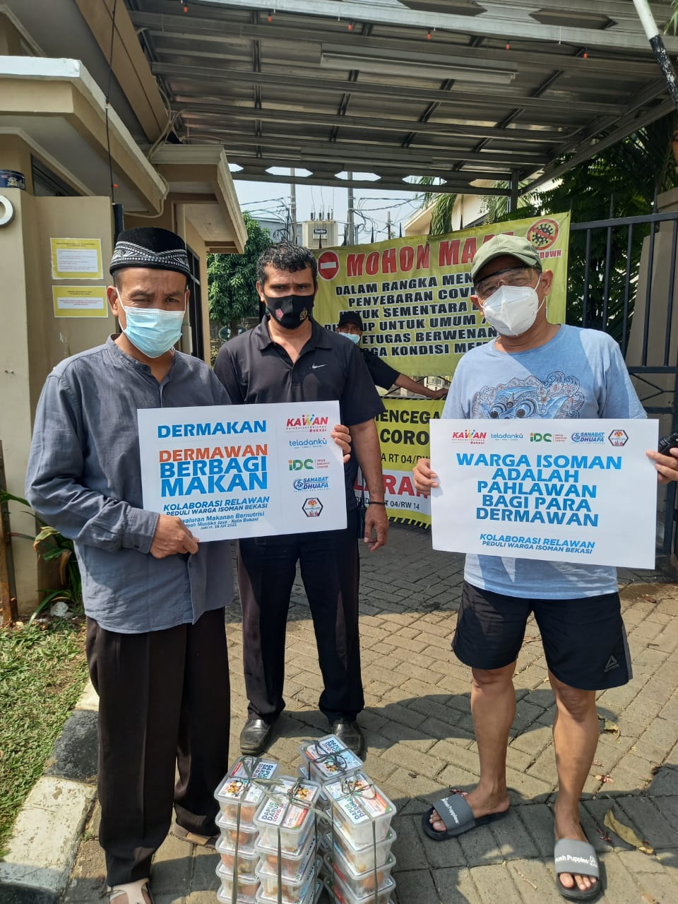 Kolaborasi Relawan Salurkan Ratusan Nasi Kotak untuk Warga Isoman di Bekasi