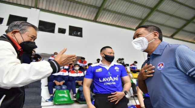SBY Doyan Nonton Bola Langsung