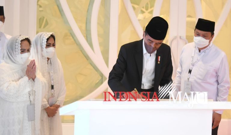 Resmikan Masjid At-Thohir, Presiden: Manfaatkan untuk Tingkatkan Wawasan Keislaman