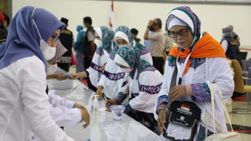 Jemaah Haji Kloter Pertama Embarkasi Jakarta Mulai Masuk Asrama