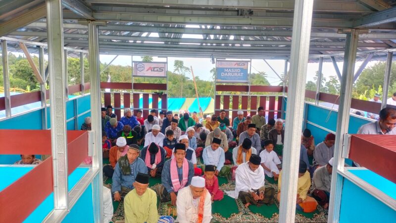 Masjid Darurat Fasilitasi Pengungsi Shalat Berjama’ah hingga Tidak Tertampung