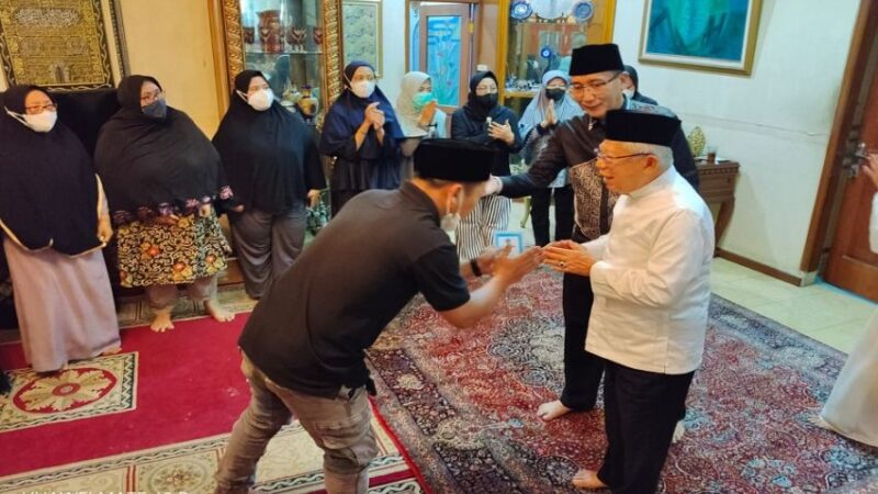 Wapres Takziah Mantan Sekjen MUI Ichwan Sam