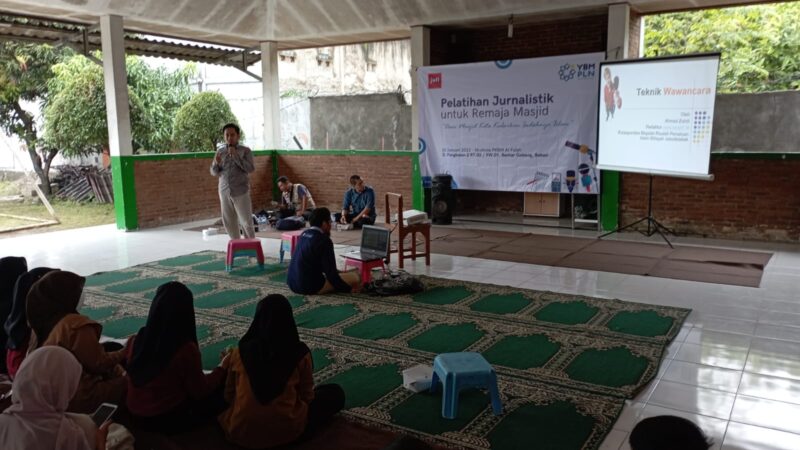 YBM PLN Gandeng Jufi Selenggarakan Pelatihan Media Digital untuk Remaja Masjid di Bantar Gebang