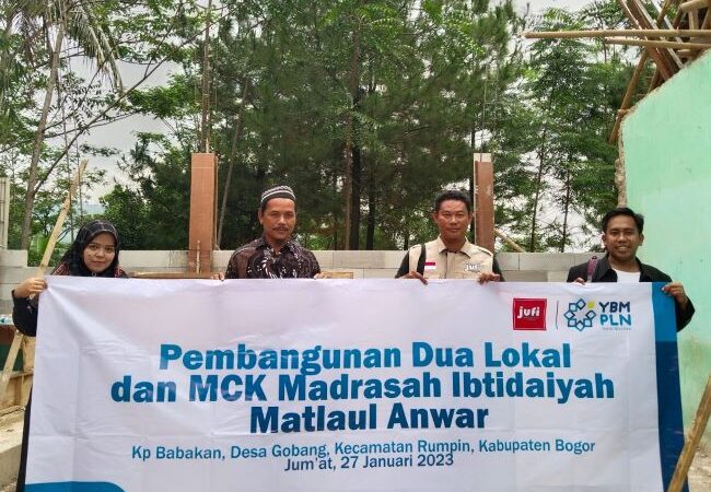 Bersama Jufi, YBM PLN Bantu Renovasi Sekolah di Rumpin