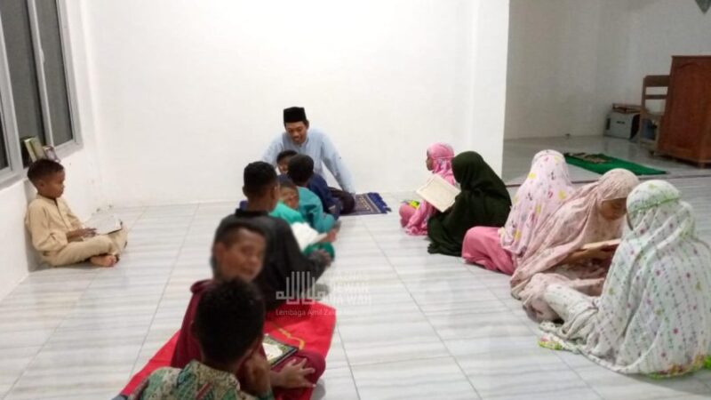 Hadiah Mukena untuk Para Santri Binaan yang Hafal Juz 30