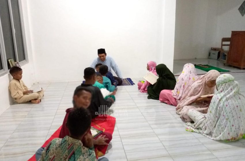 Hadiah Mukena untuk Para Santri Binaan yang Hafal Juz 30