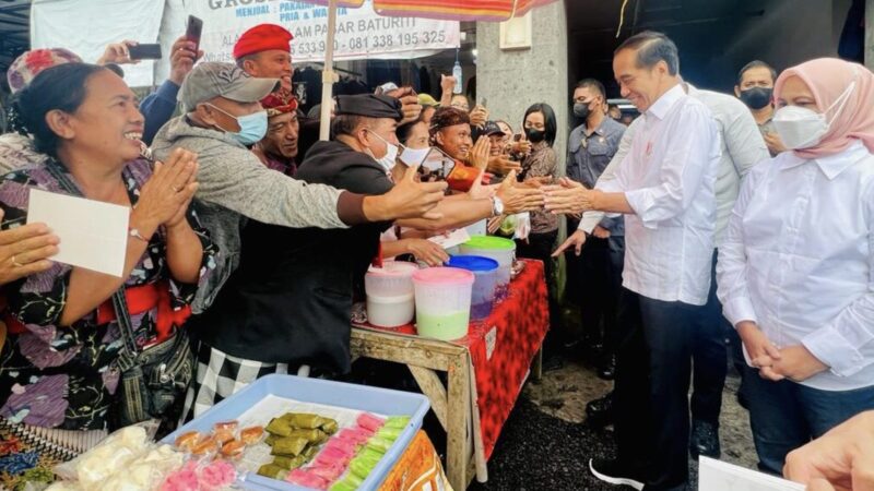 Presiden Joko Widodo Cek Harga Bahan Pokok di Pasar Baturiti