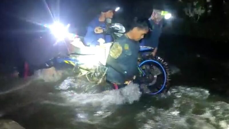 Dua Hari Dua Malam, Perjalanan Para Da’i Dewan Dakwah Salurkan Bantuan ke Lambentana