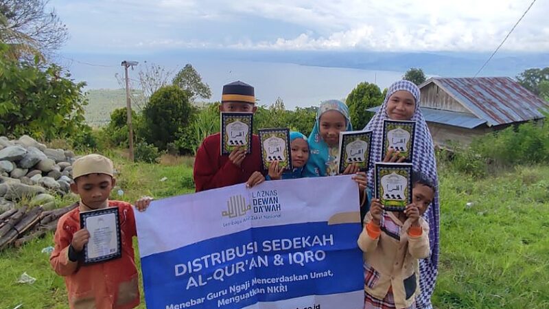 Laznas Dewan Dakwah Bagikan Iqra’ untuk Para Santri Tojo Una-una, Sulawesi Tengah