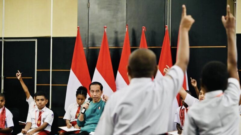Jumpa Anak-Anak Papua, Presiden Berikan Kuis Matematika Berhadiah Sepeda