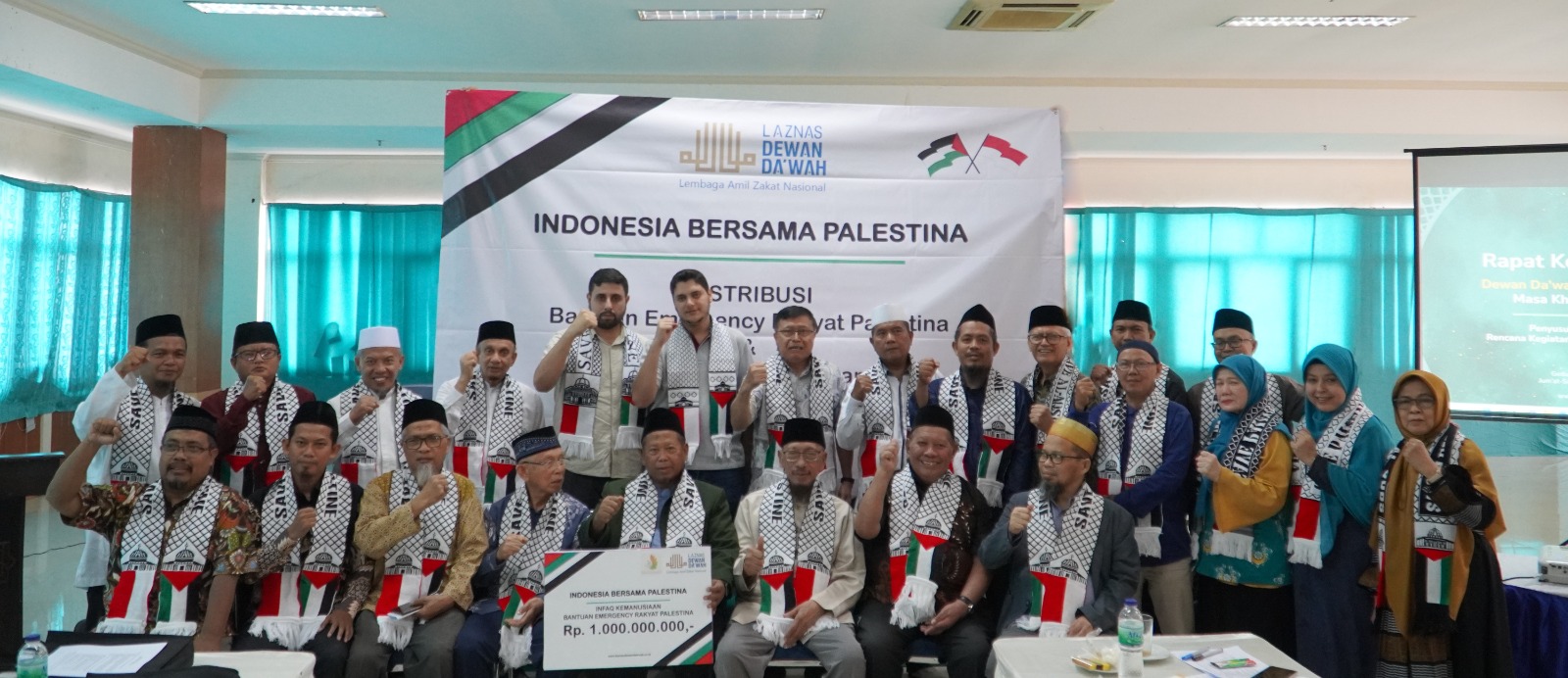 Dewan Dakwah Serahkan Bantuan 2 Miliar Rupiah untuk Palestina