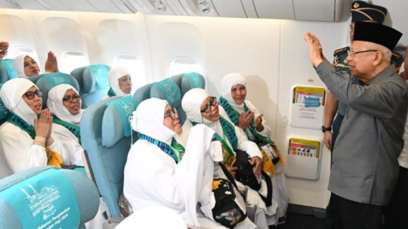 Wapres Lepas Jamaah Haji Aceh Kloter Pertama