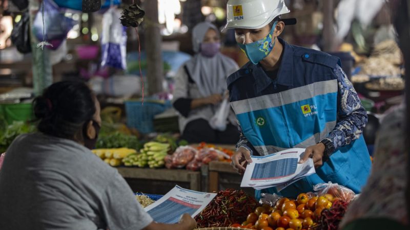 PLN Salurkan Bantuan Penyambungan Listrik Rp 18,6 Miliar untuk Terangi 18.377 Keluarga