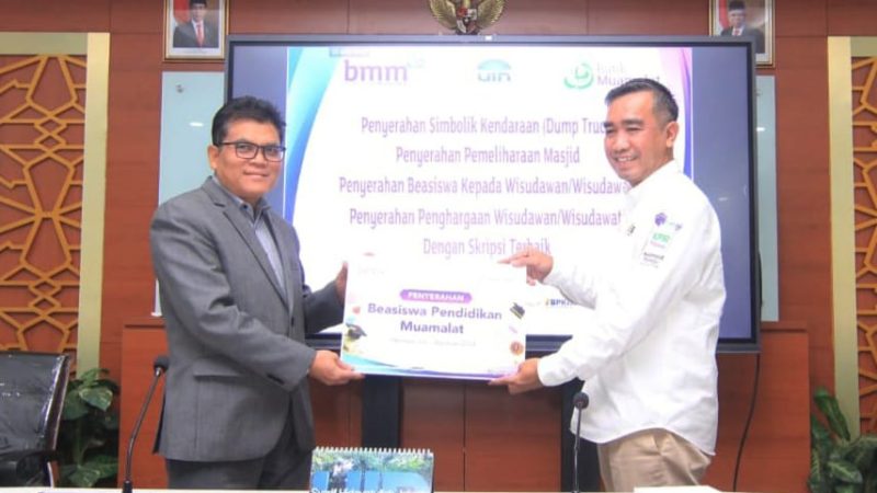 Bank Muamalat dan BMM Salurkan Beasiswa Pendidikan