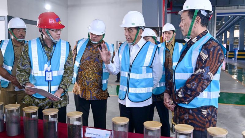 Presiden Joko Widodo Resmikan Pabrik Bahan Anoda Baterai Litium di KEK Kendal