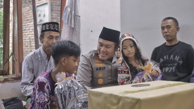 Wujud Simpati Polri, Kapolres Blitar Berikan Trauma Healing kepada Keluarga Korban Mutilasi