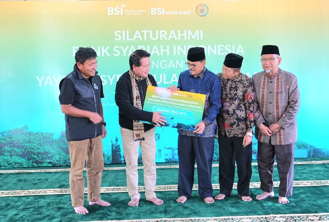 BSI Distribusikan Bantuan Pesantren dan Santunan Yatim di Bukittinggi