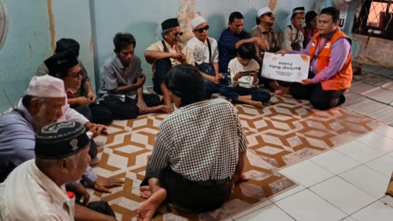 Berbagi Berkah Ramadan: Rumah Zakat Depok Santuni Jamaah Tunanetra di Nurul Qolbi Cinere