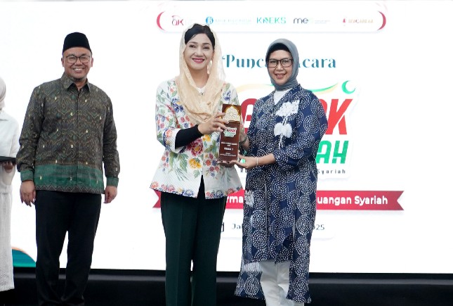 Konsisten Pacu Literasi & Inklusi Keuangan, OJK Anugerahi BSI 3 Penghargaan GERAK Syariah Award