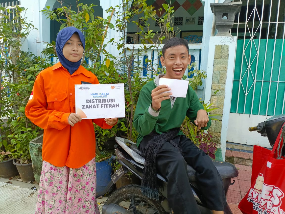 Rumah Zakat Distribusikan Zakat Fitrah Serentak di 29 Kota pada Hari Zakat Nasional 2025