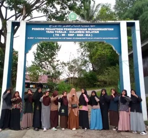 Merawat Cahaya di Tanah Minoritas, Kiprah Daiyah Aini Hafifah di Toraja