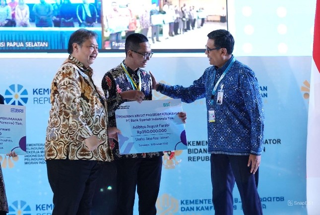 BSI Partisipasi dalam Penandatanganan Akad Massal KUR 800Ribu Pelaku Usaha UMKM