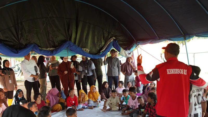 Di Pidie Jaya, BPJPH juga Serahkan Bantuan bagi Korban Bencana Banjir Aceh