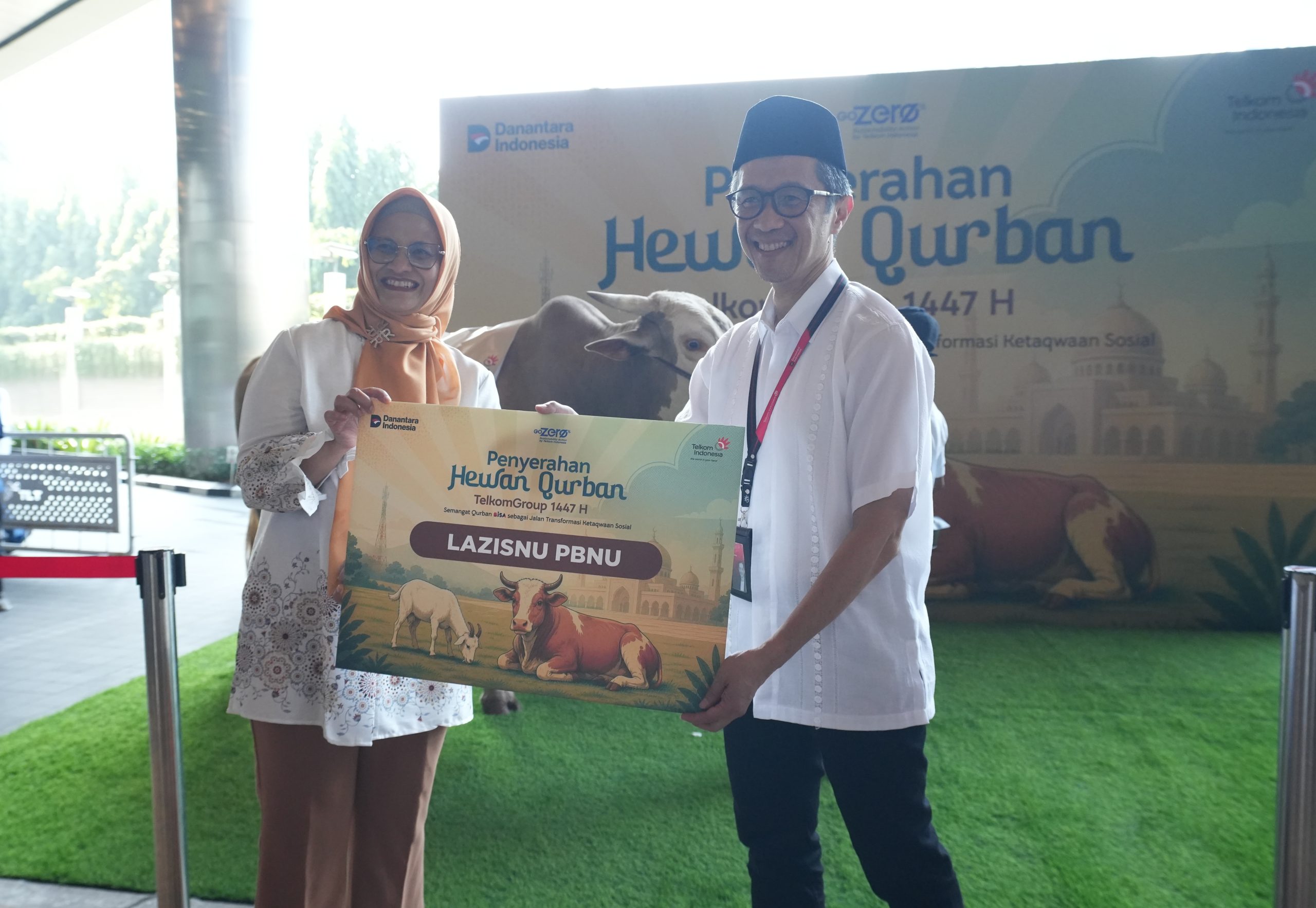 Wujudkan Semangat Berbagi di Hari Raya Iduladha,  TelkomGroup Salurkan 910 Hewan Kurban untuk Masyarakat
