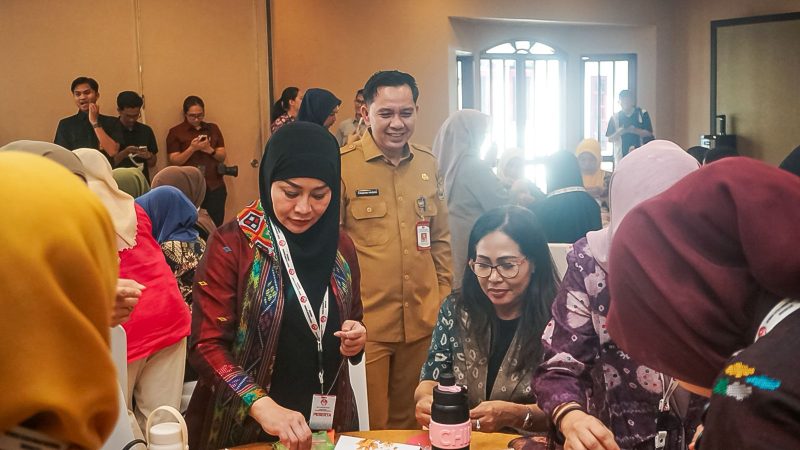 Kemendagri dan Dekranas Perkuat Keterampilan Wastra Melalui Pelatihan Meronce Selendang