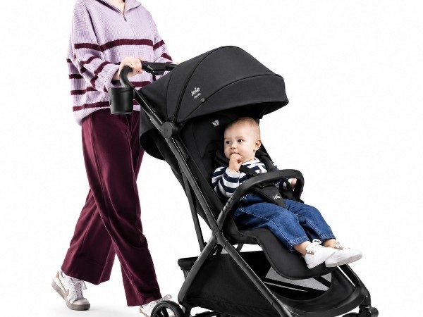 Jalan-jalan dengan Stroller Bagi  Momongan