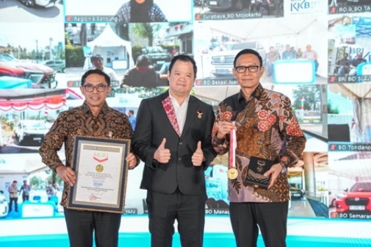 Hadir Serentak di 131 Lokasi dengan Penawaran Menarik, BRI KKB National Expo Torehkan Rekor MURI