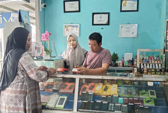 BRILink Agen Ijay Hadirkan Inklusi Keuangan, Dekatkan Bantuan Sosial kepada 2.000 Penerima Manfaat di Desa Jelapat Batola Kalsel